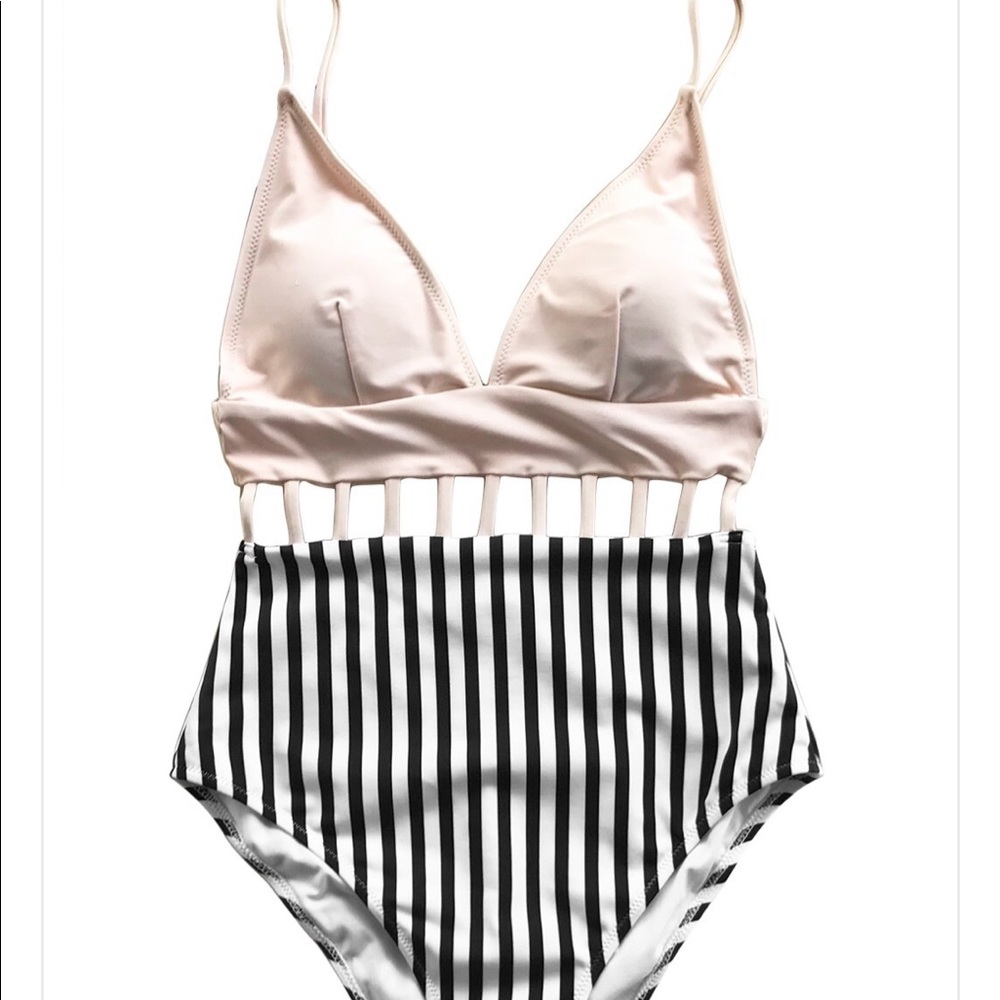 Cupshe stripped cut-out one-piece. - Picture 1 of 11